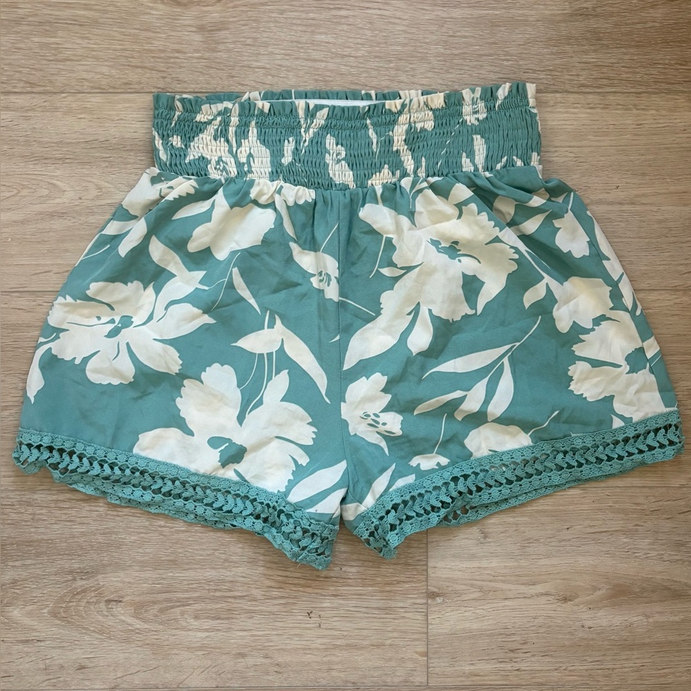 SHEIN Boho Floral High Waisted Shorts Size L